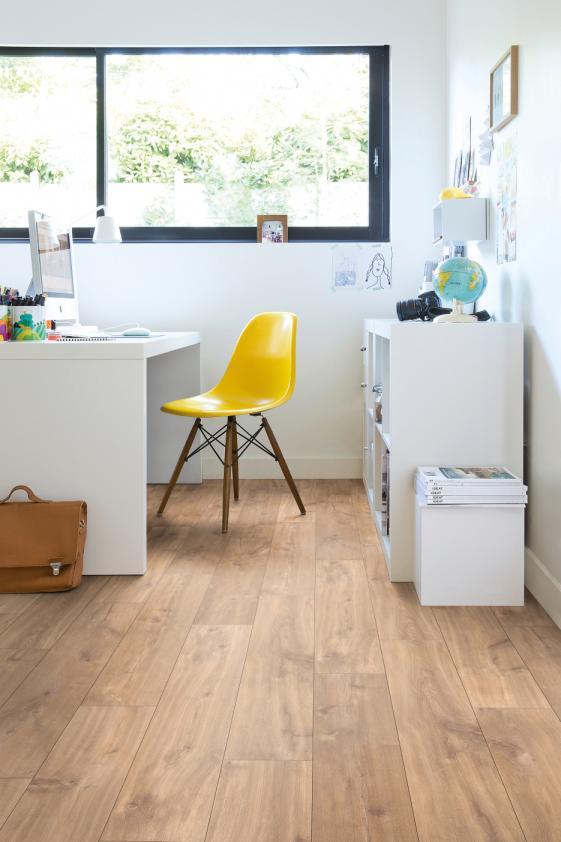 Bureau dans une chambre