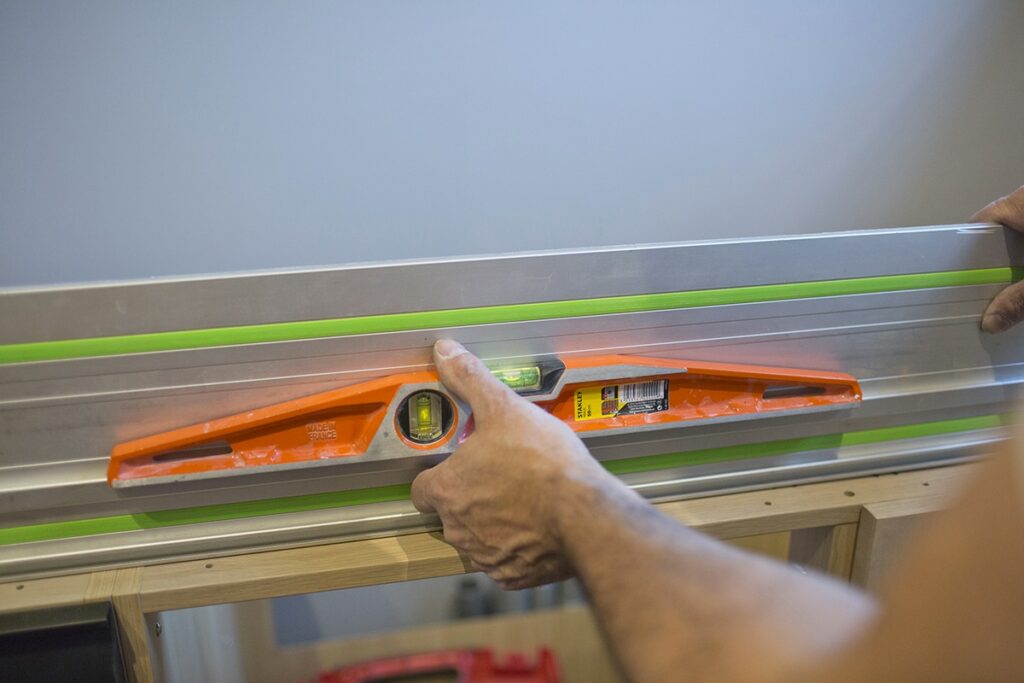 Installation du meuble de cuisine sous l’évier